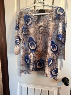 French Blue PM Blue, Brown, & White 3/4 Sleeve Top, tiny sequins. Like New. Nice